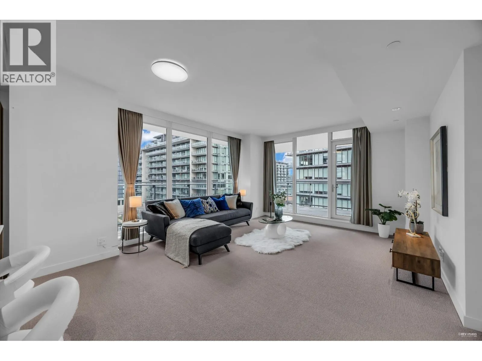 703 6611 PEARSON WAY