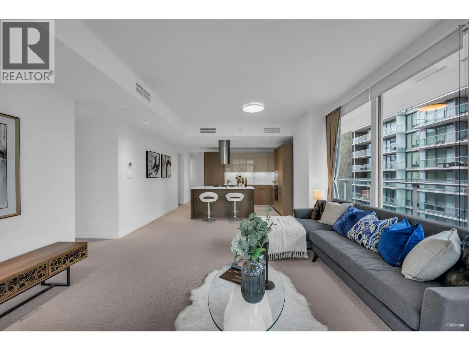 703 6611 PEARSON WAY