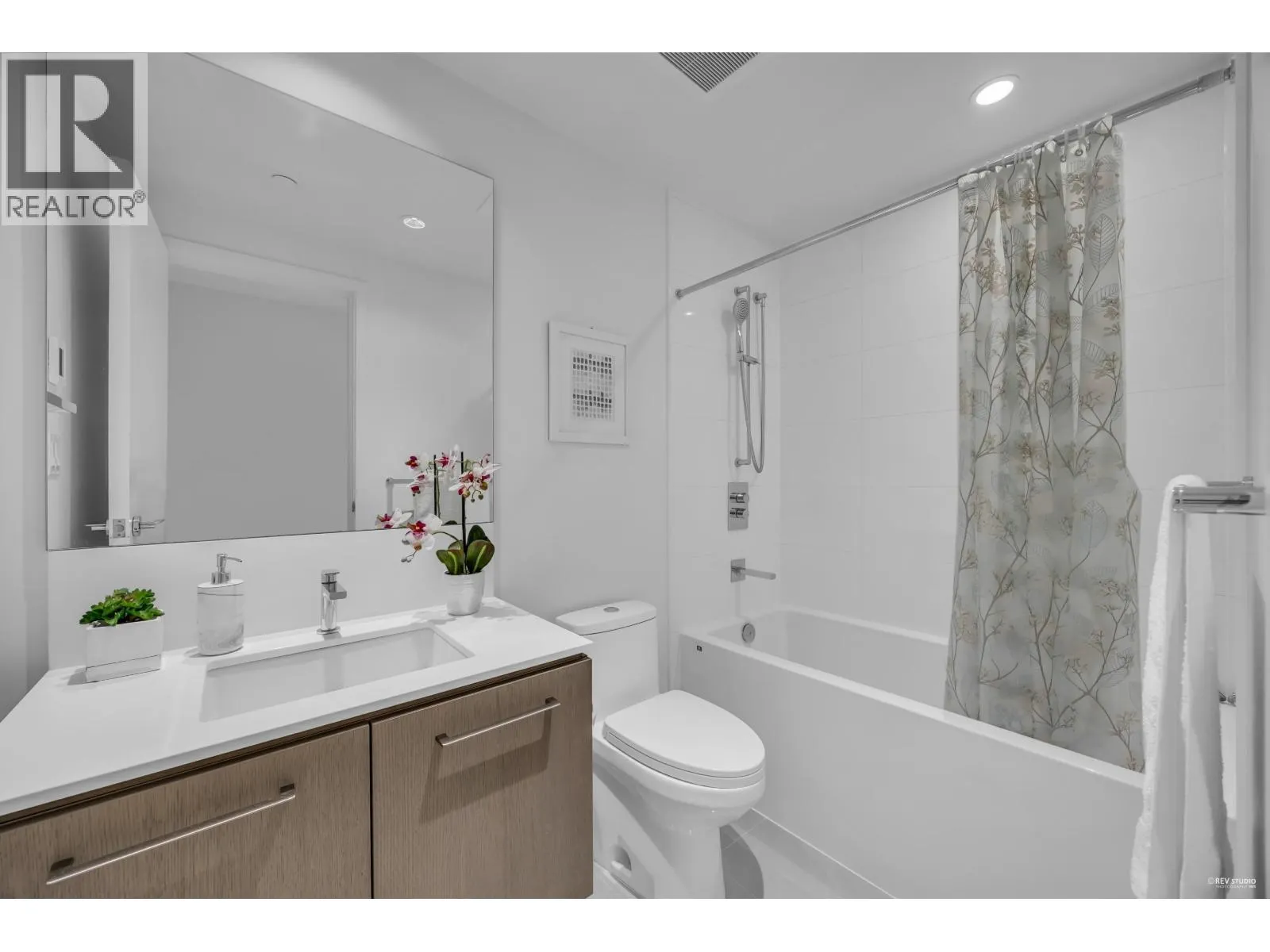703 6611 PEARSON WAY