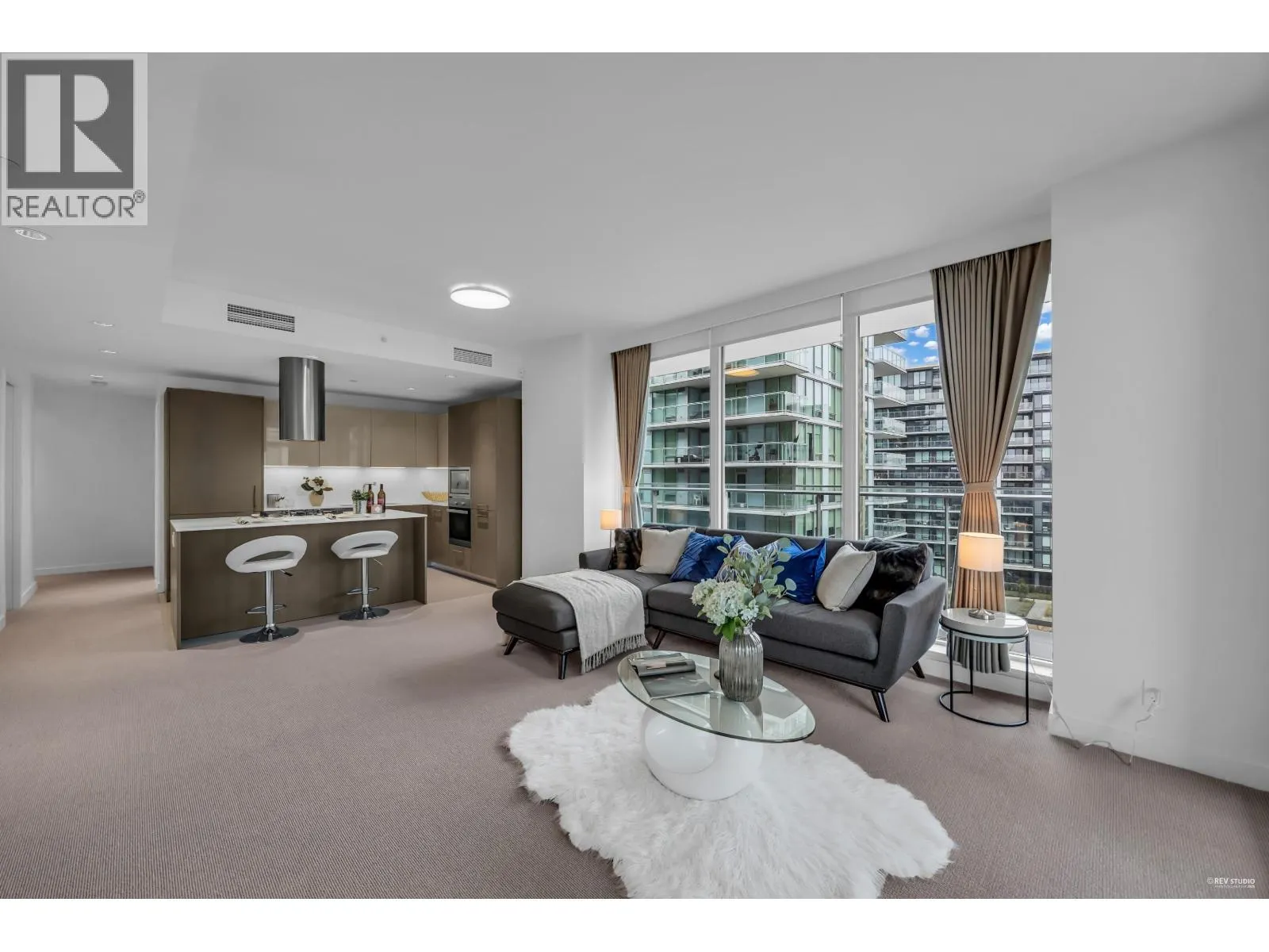 703 6611 PEARSON WAY