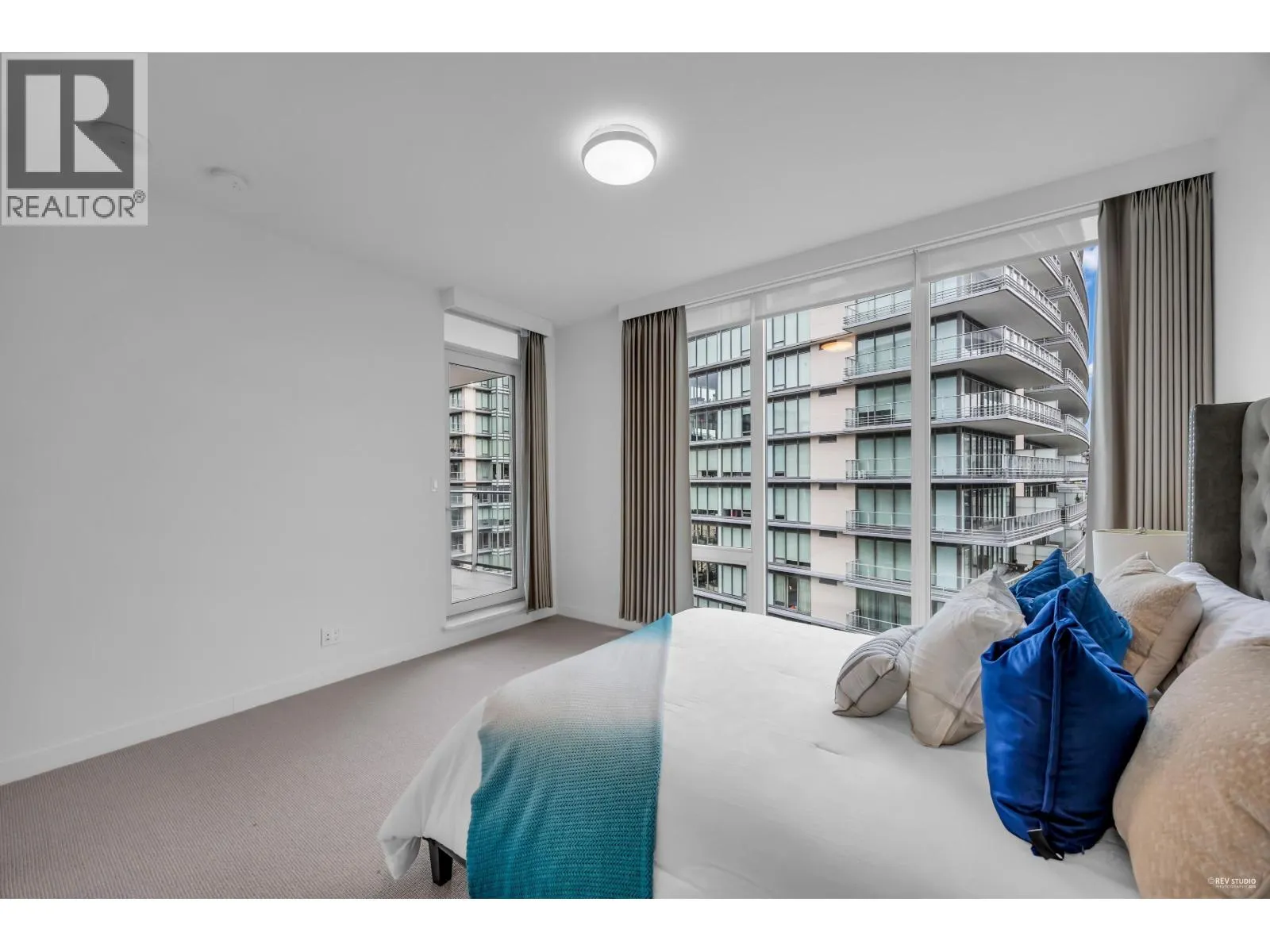 703 6611 PEARSON WAY
