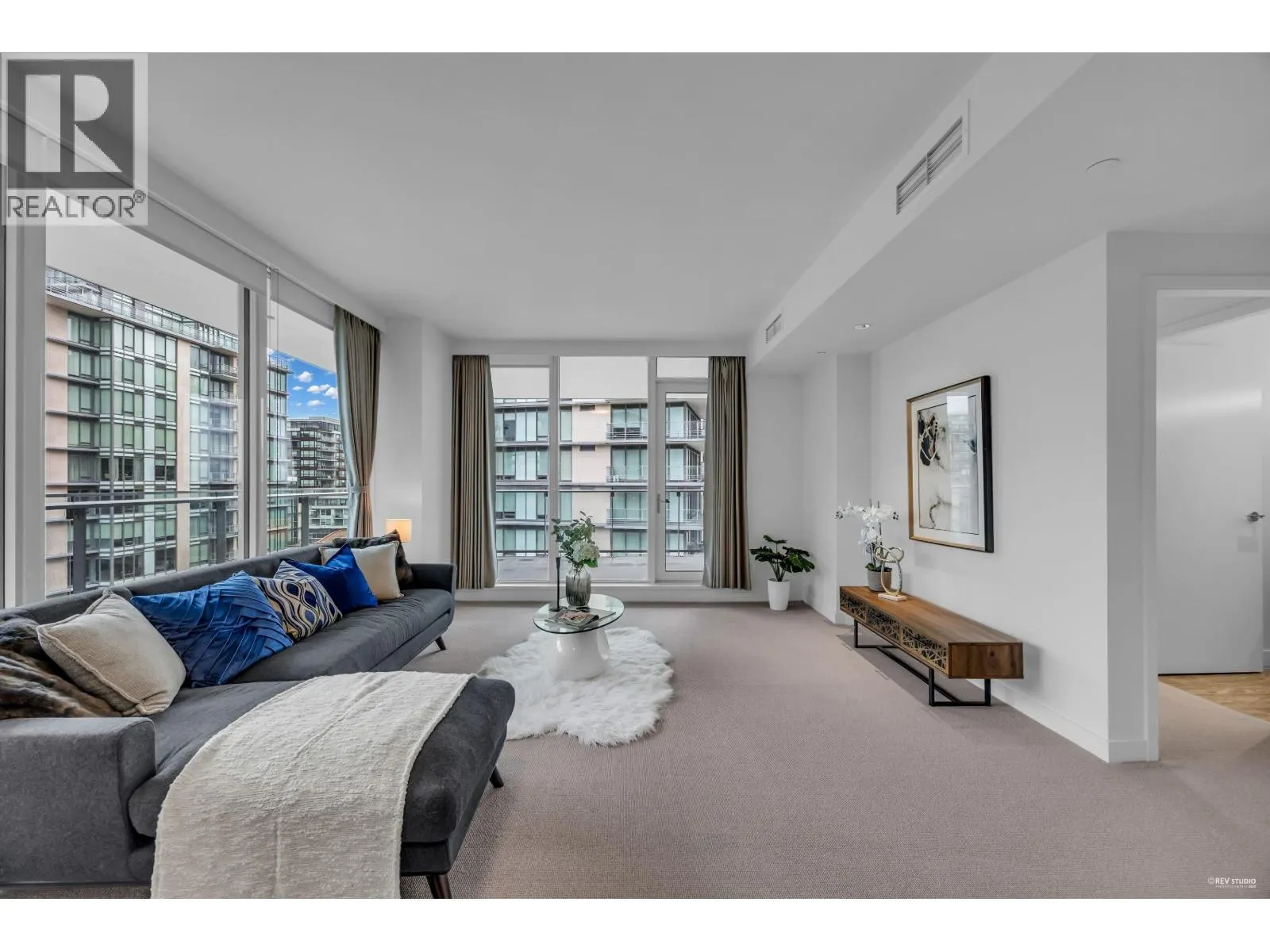 703 6611 PEARSON WAY
