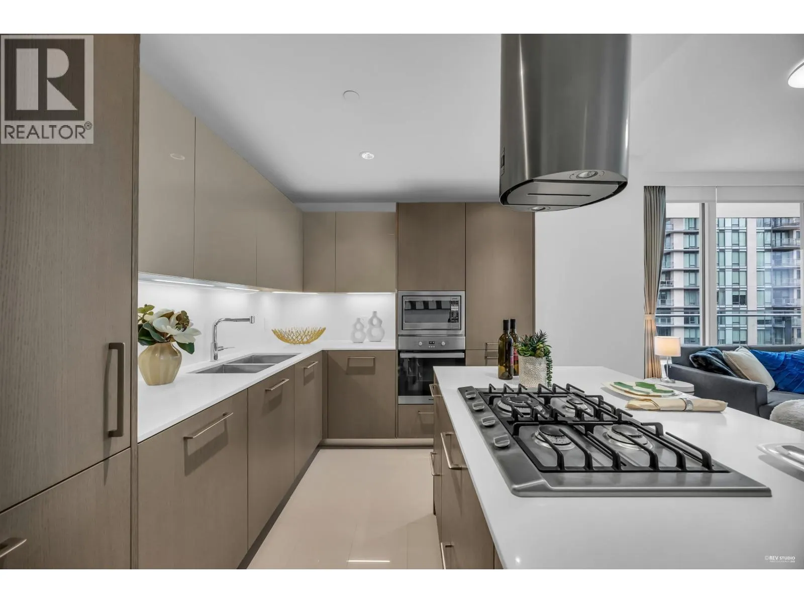 703 6611 PEARSON WAY