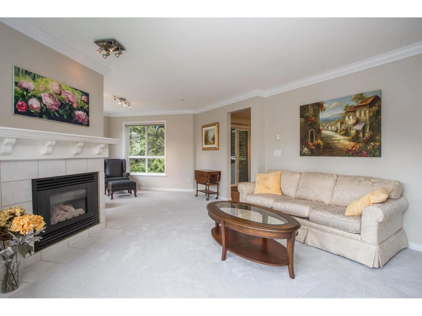 311 15555 16 AVENUE