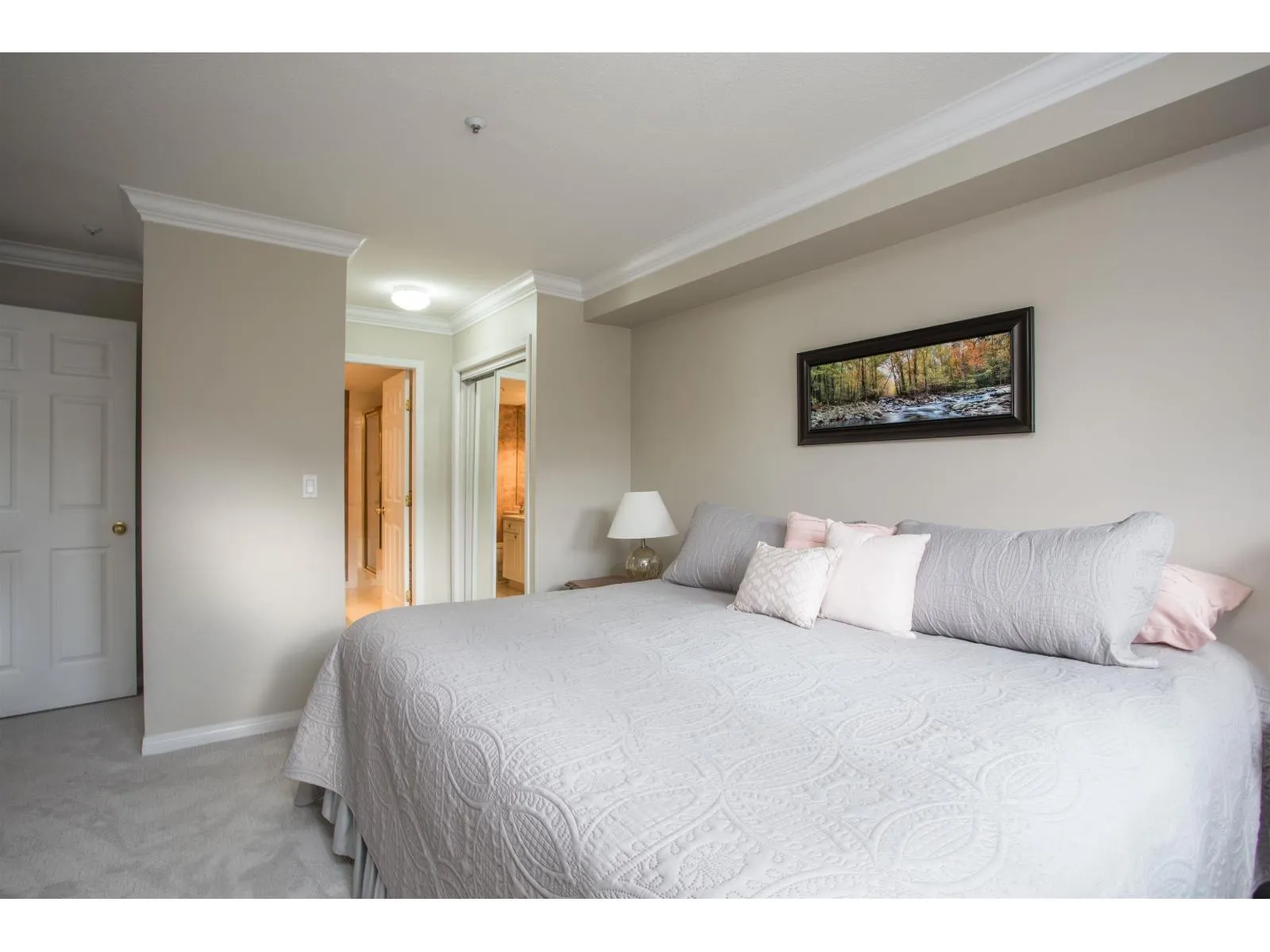 311 15555 16 AVENUE