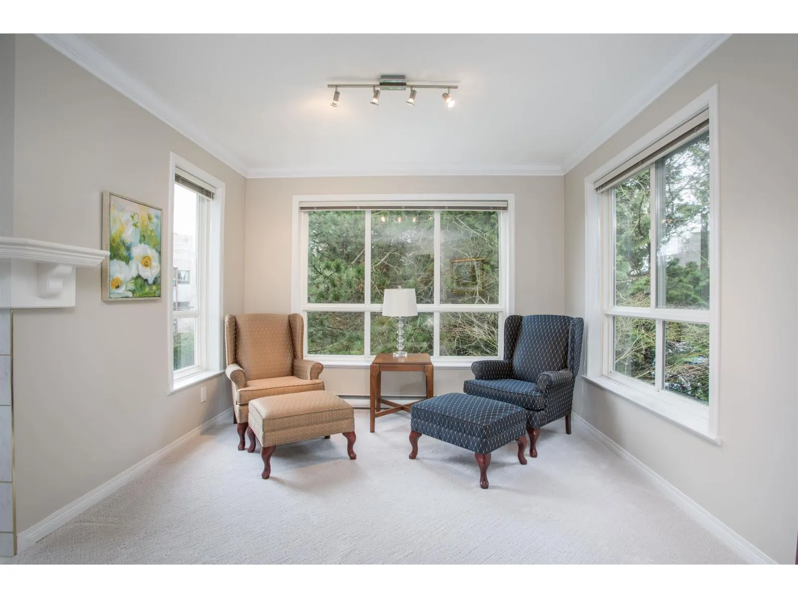 311 15555 16 AVENUE