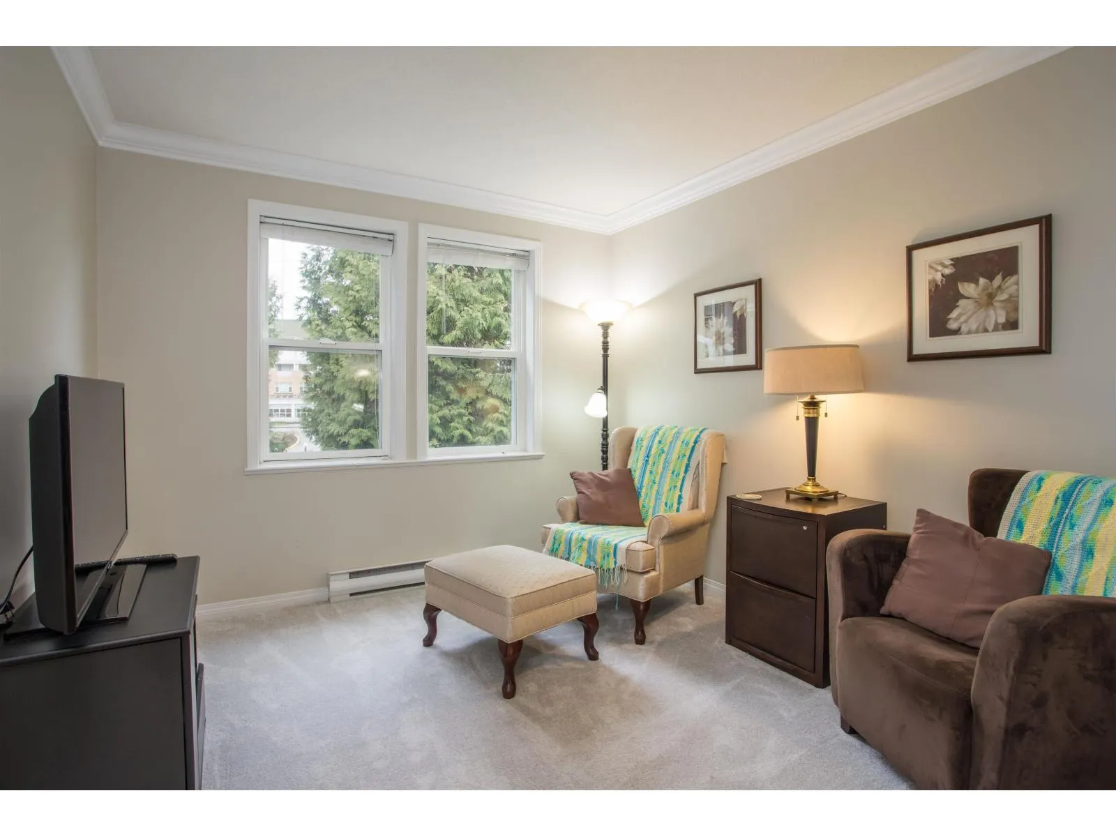 311 15555 16 AVENUE