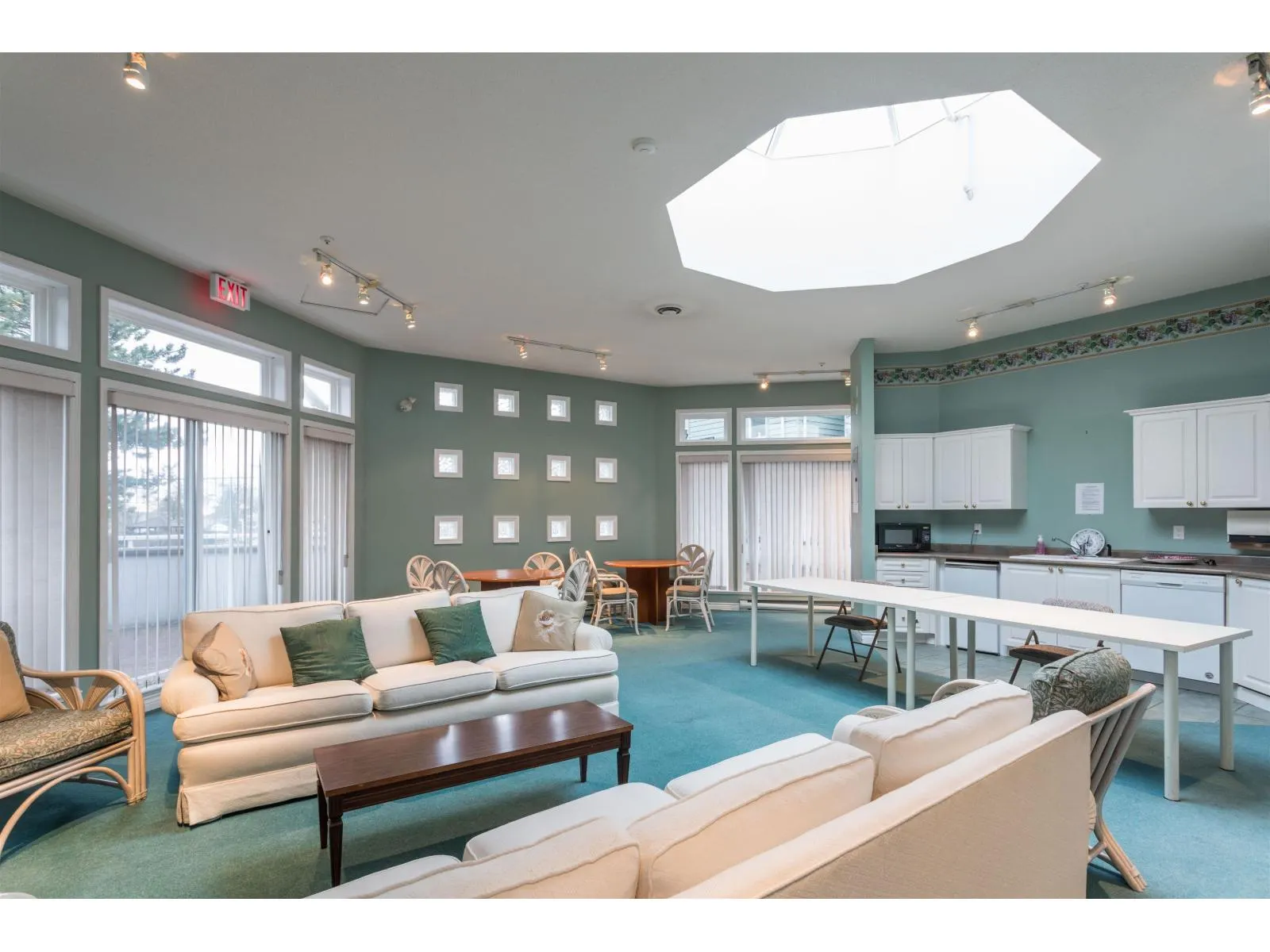 311 15555 16 AVENUE