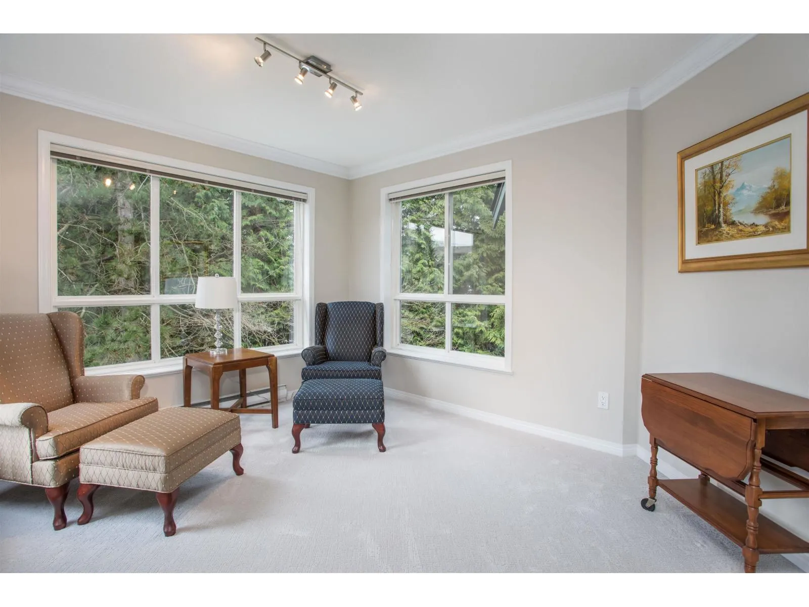 311 15555 16 AVENUE