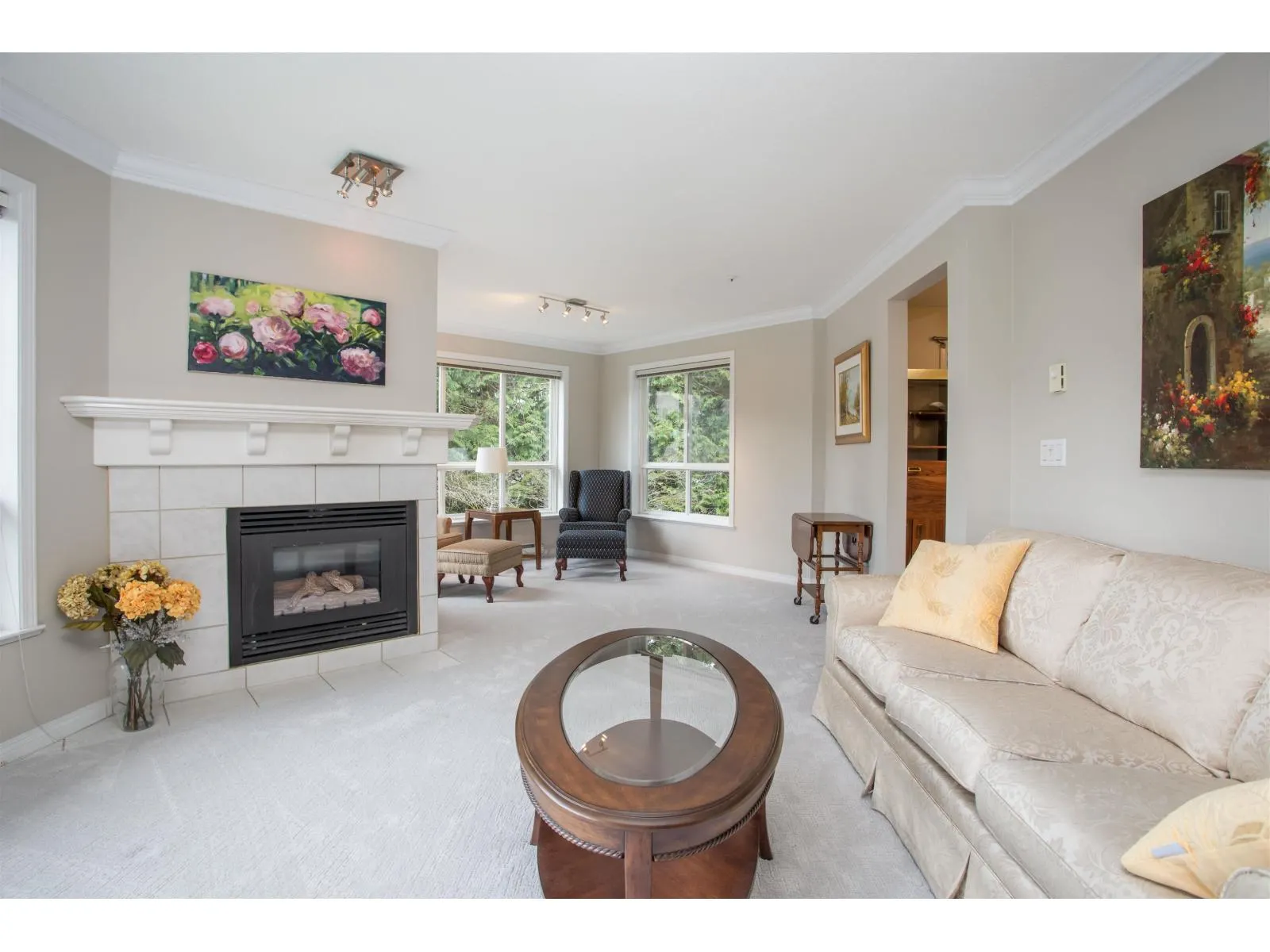 311 15555 16 AVENUE
