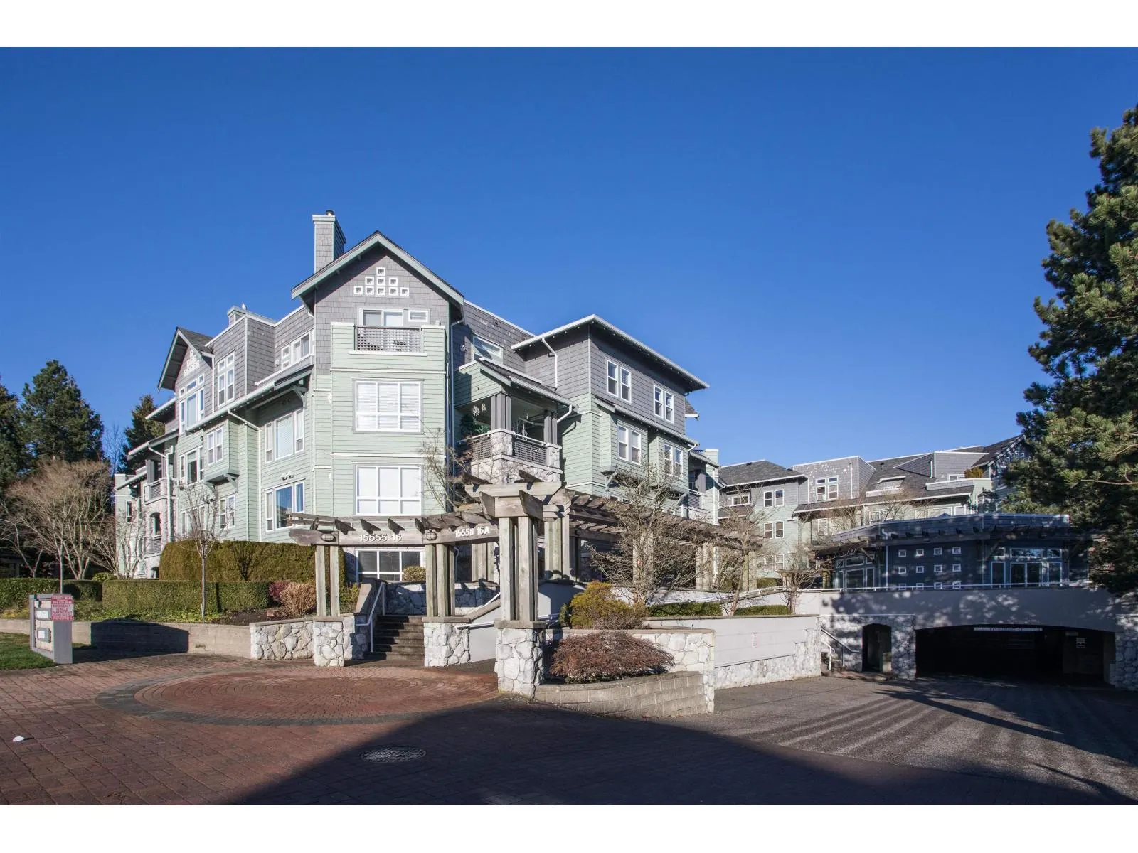 311 15555 16 AVENUE