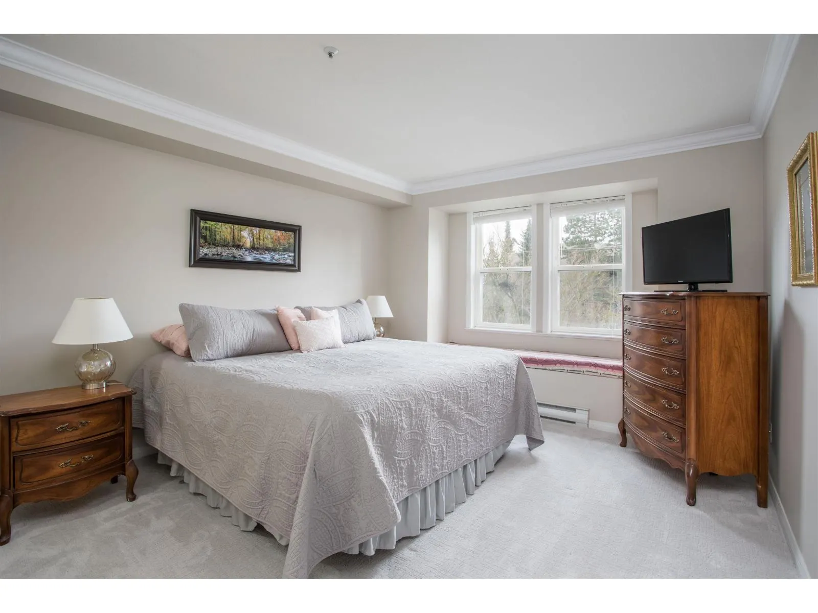 311 15555 16 AVENUE