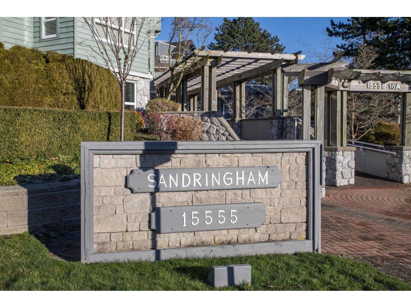 311 15555 16 AVENUE