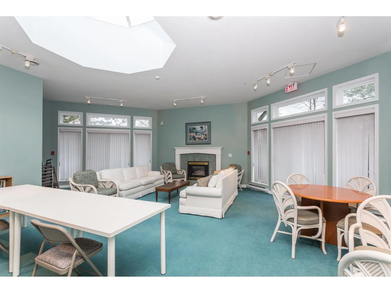311 15555 16 AVENUE