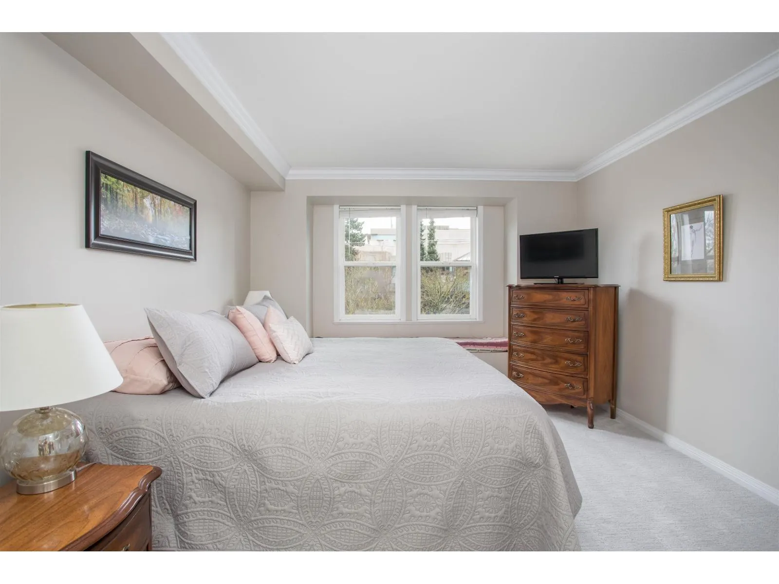 311 15555 16 AVENUE