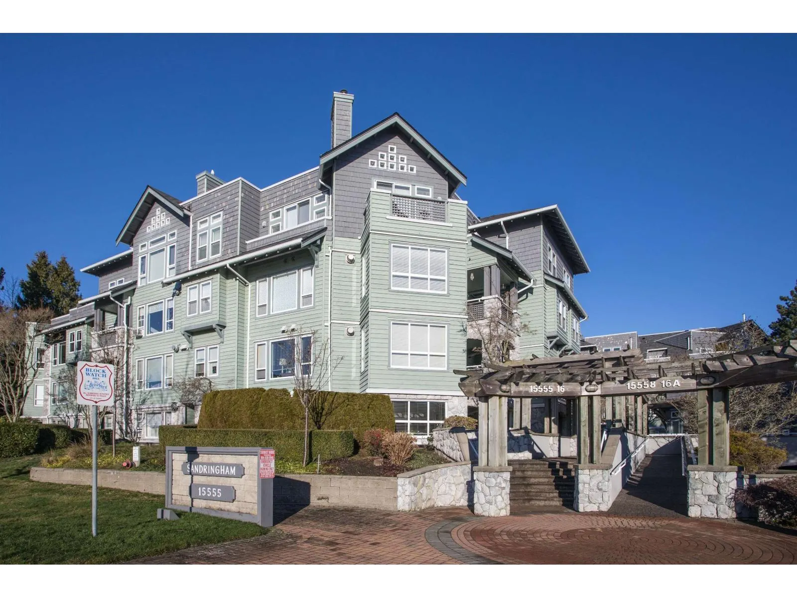 311 15555 16 AVENUE