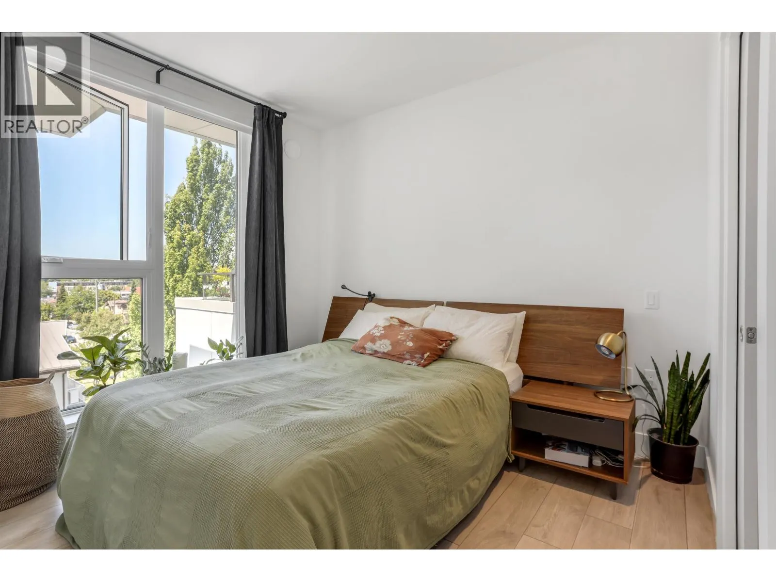 PH2 3420 ST. CATHERINES STREET