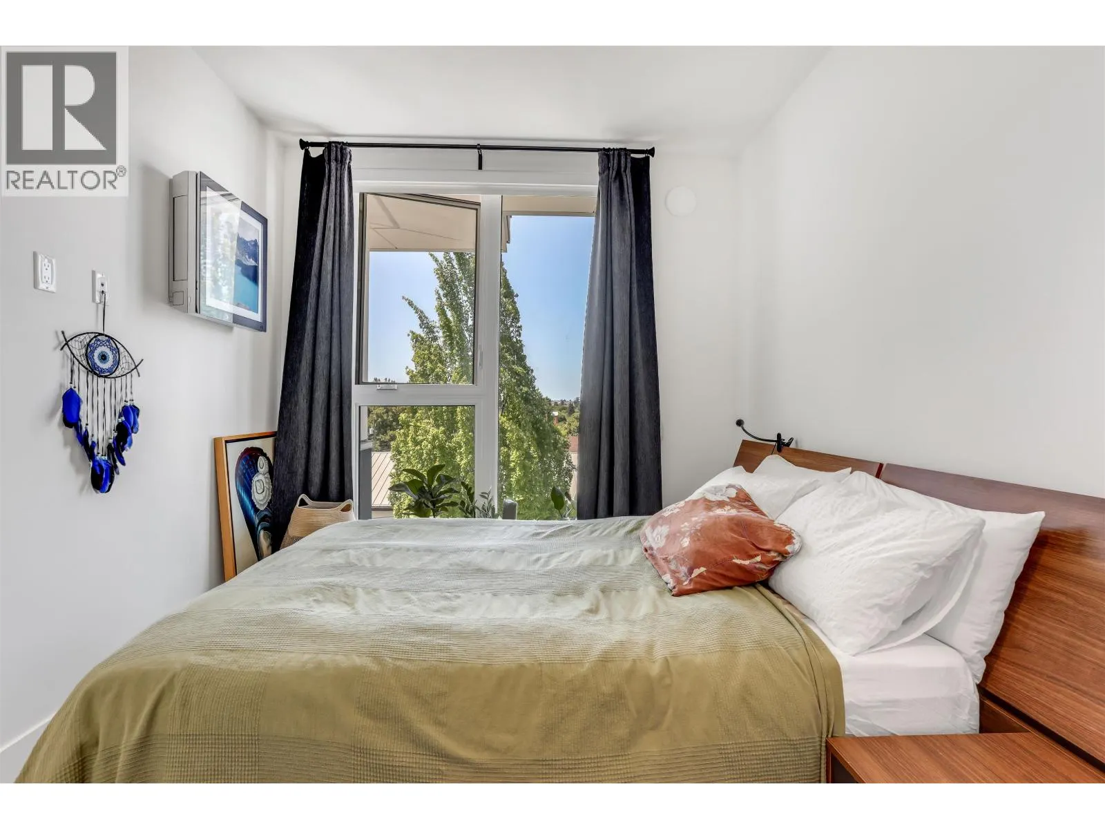 PH2 3420 ST. CATHERINES STREET