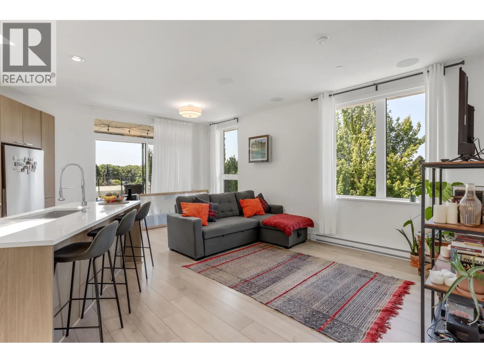 PH2 3420 ST. CATHERINES STREET
