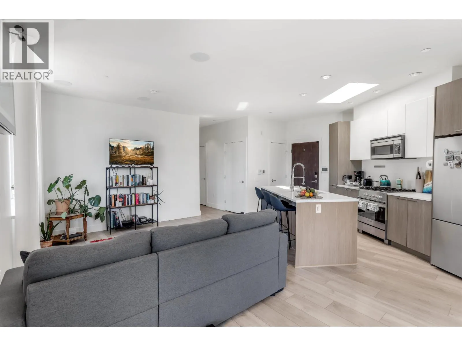 PH2 3420 ST. CATHERINES STREET
