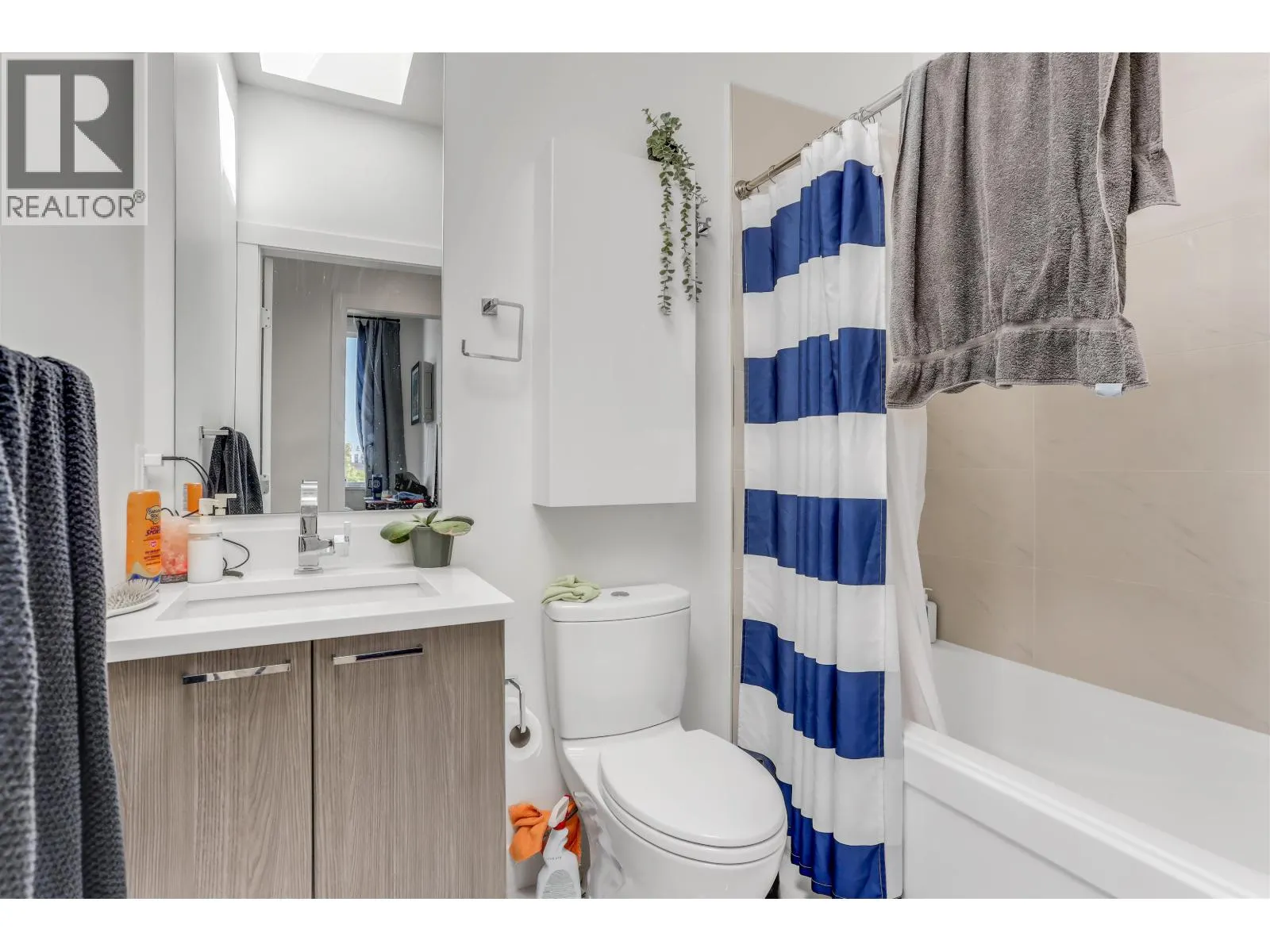 PH2 3420 ST. CATHERINES STREET