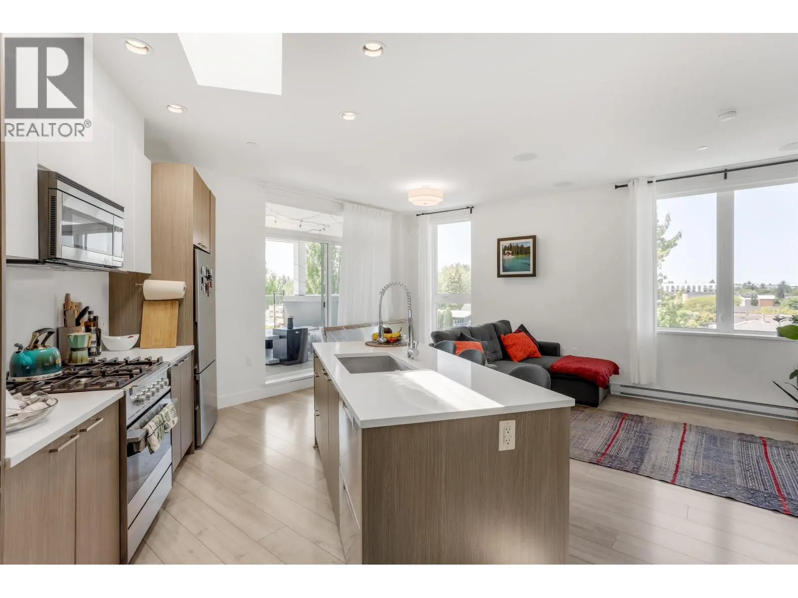 PH2 3420 ST. CATHERINES STREET