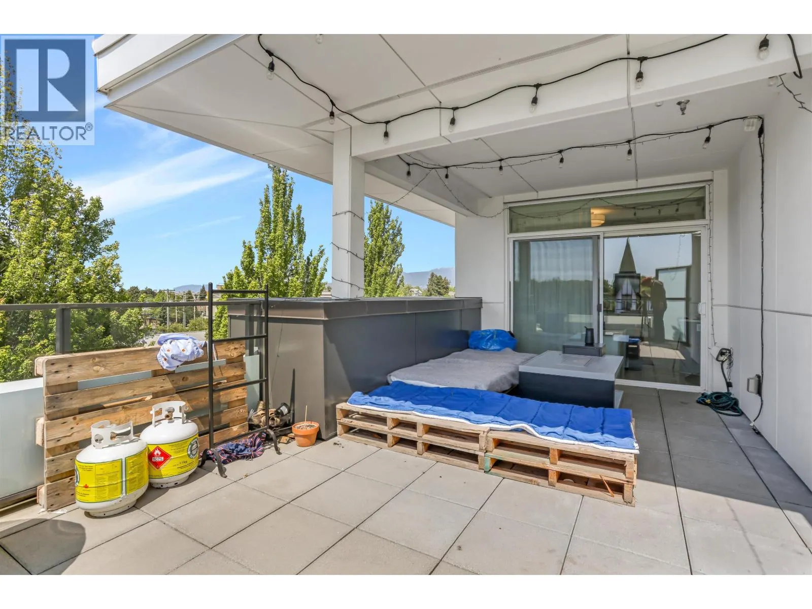 PH2 3420 ST. CATHERINES STREET