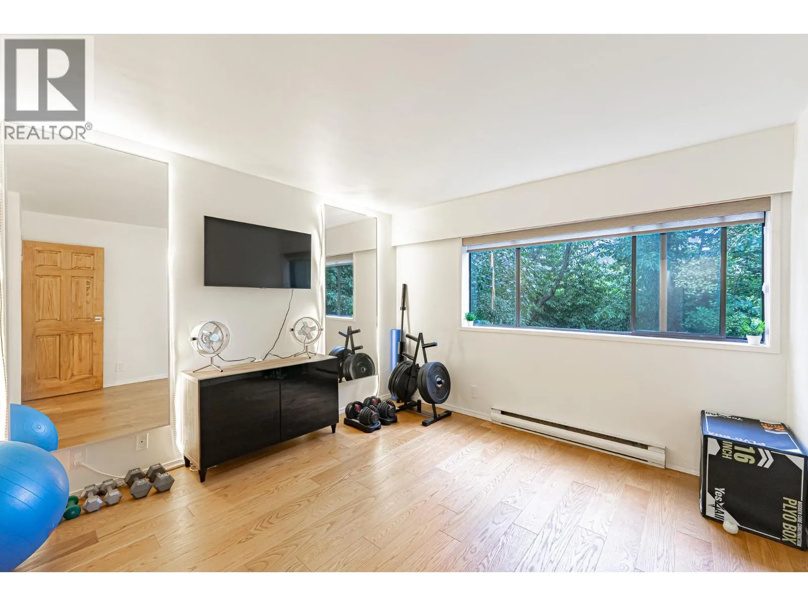 5 1786 ESQUIMALT AVENUE