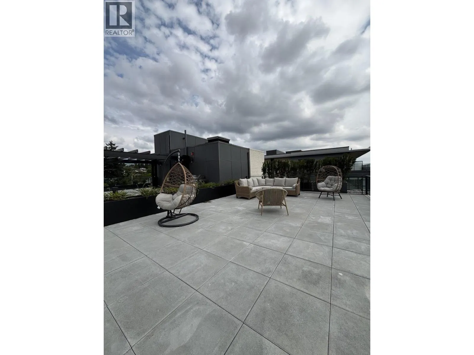 309 422 E 3RD STREET