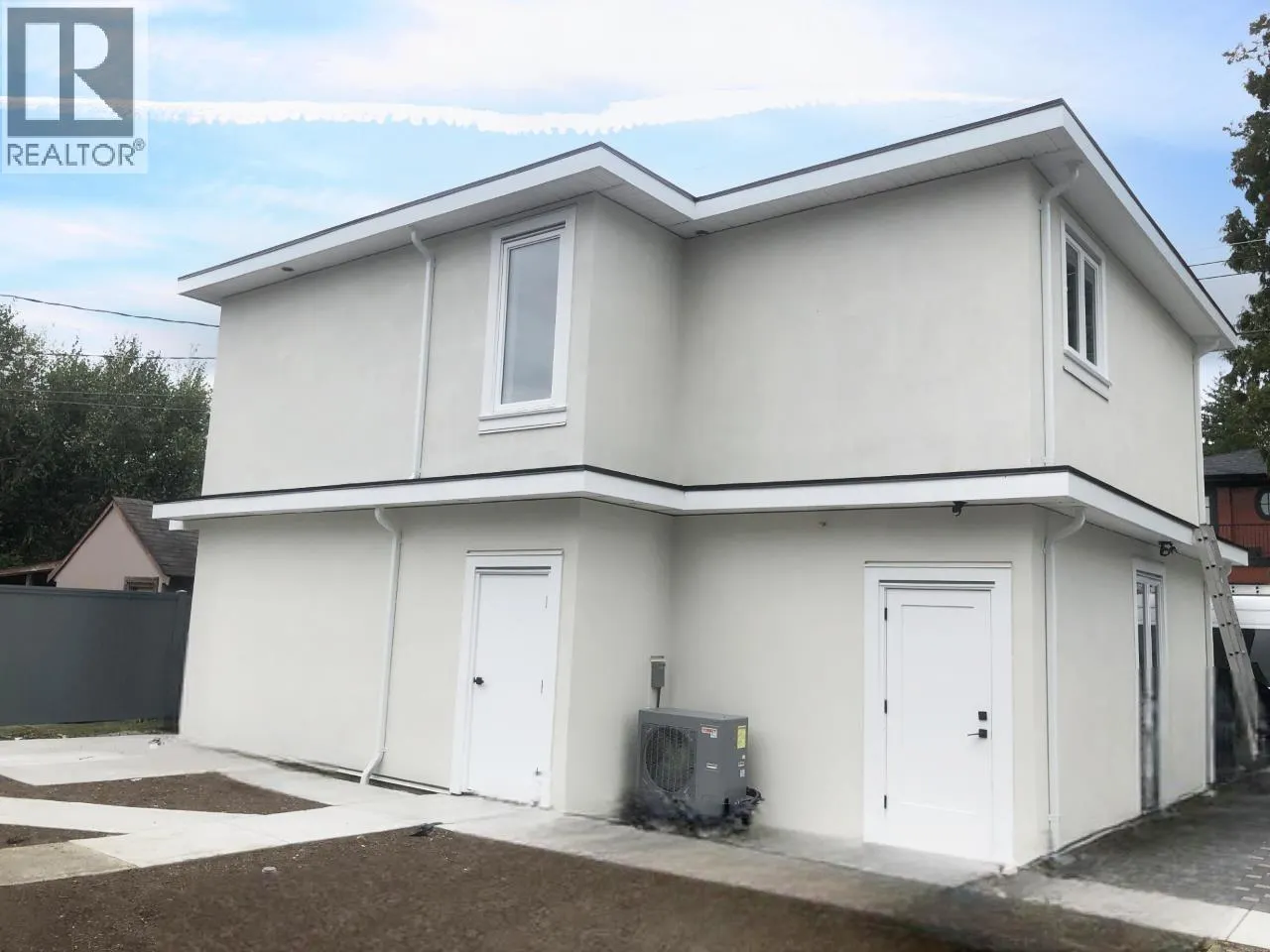 4XXX W 28 AVENUE
