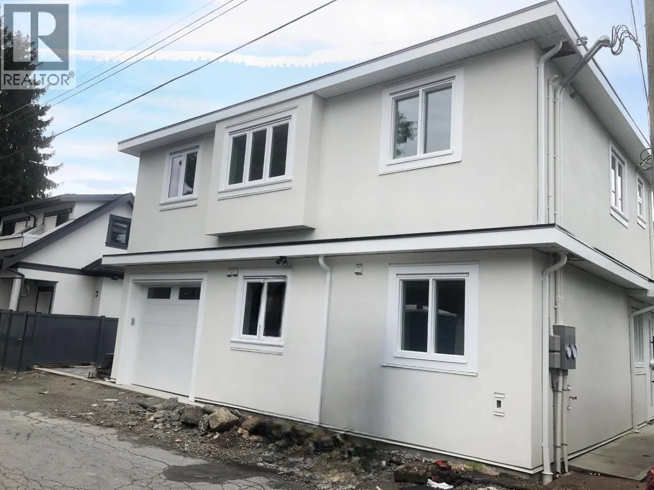 4XXX W 28 AVENUE