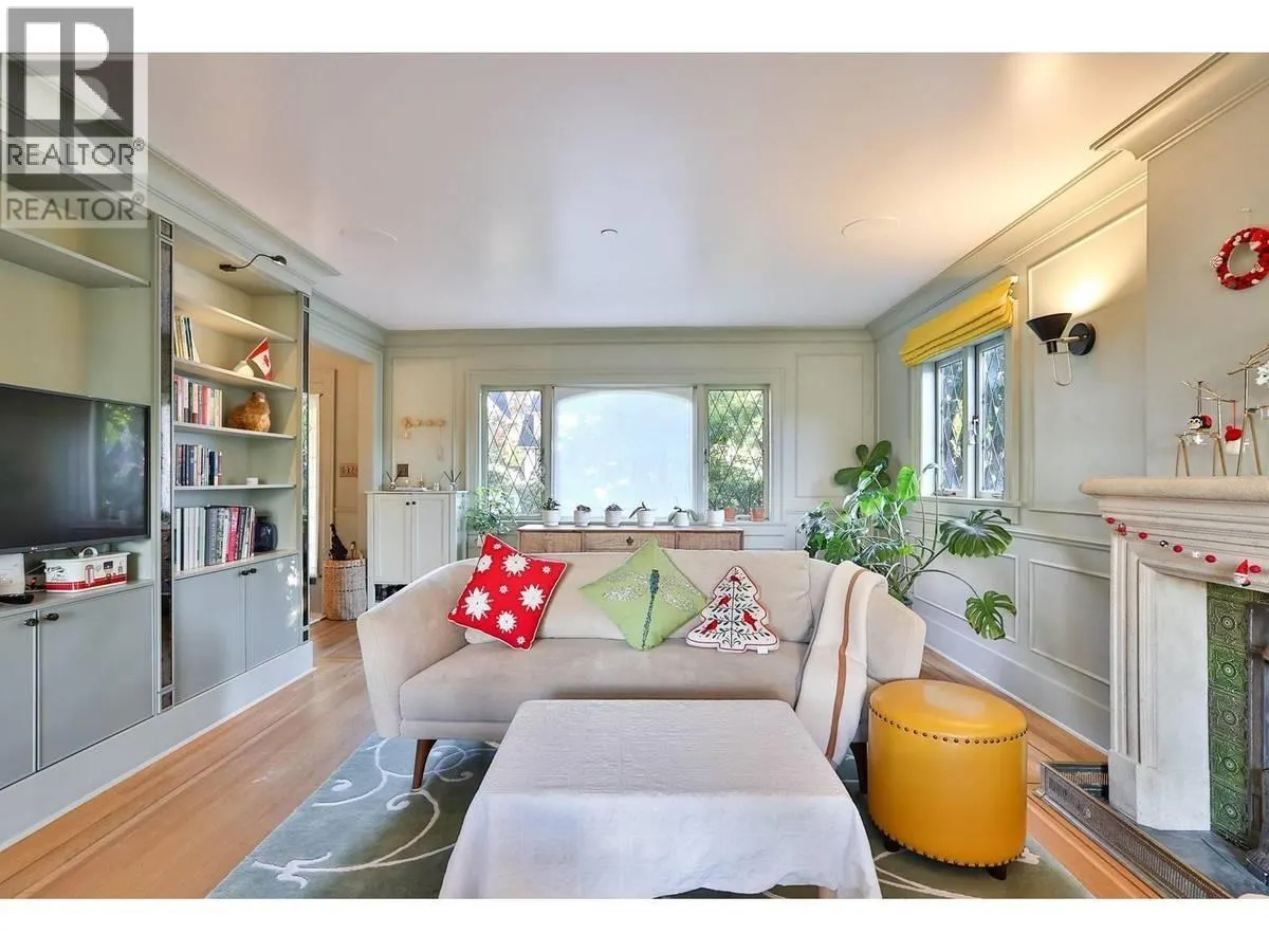 42** 9TH AVENUE