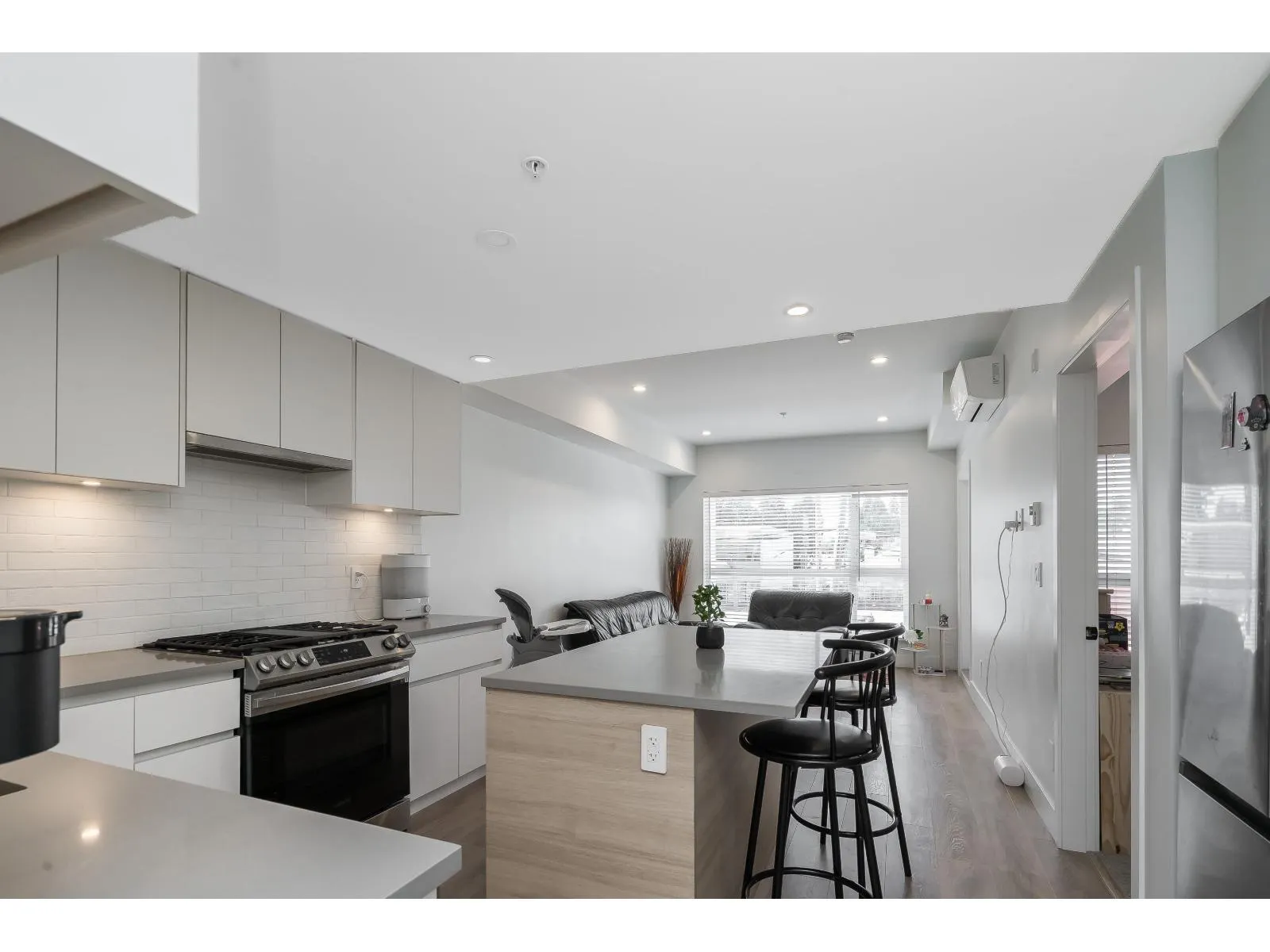 206 8496 120 STREET