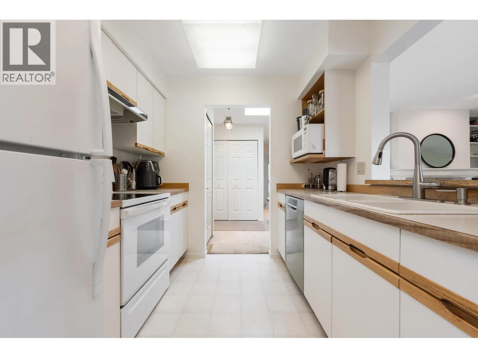 E403 628 W 12TH AVENUE