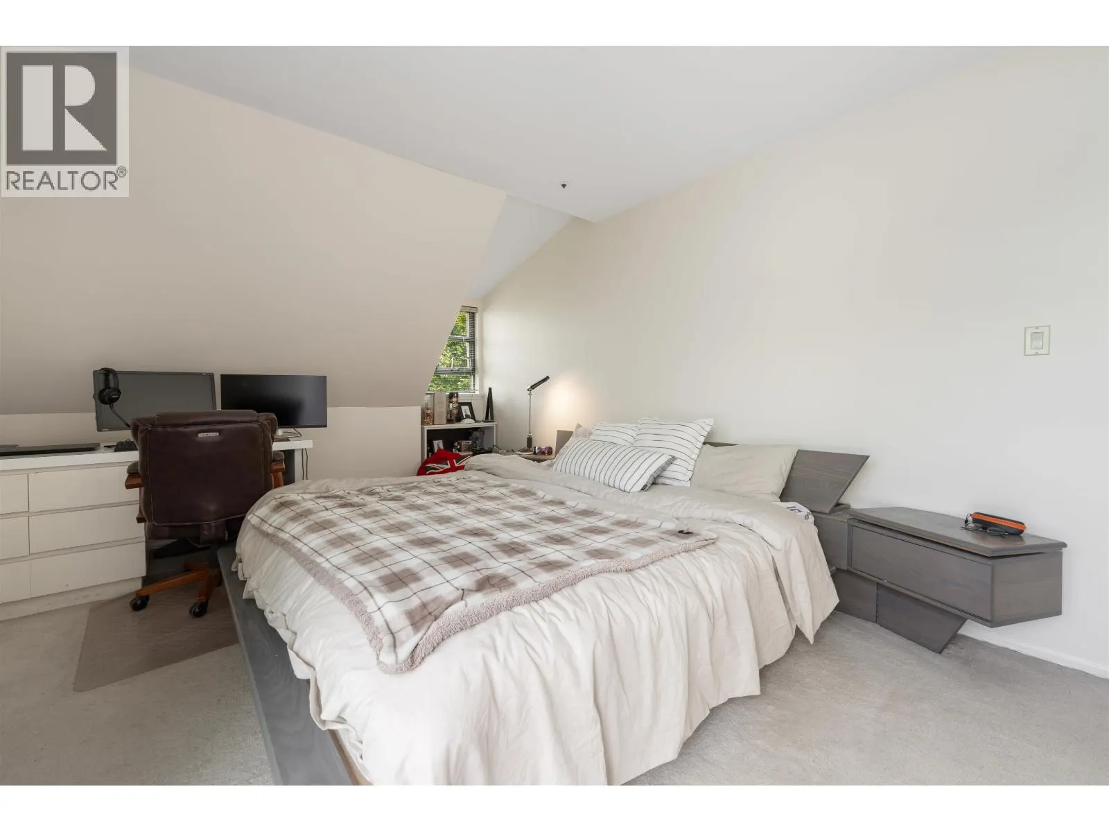 E403 628 W 12TH AVENUE