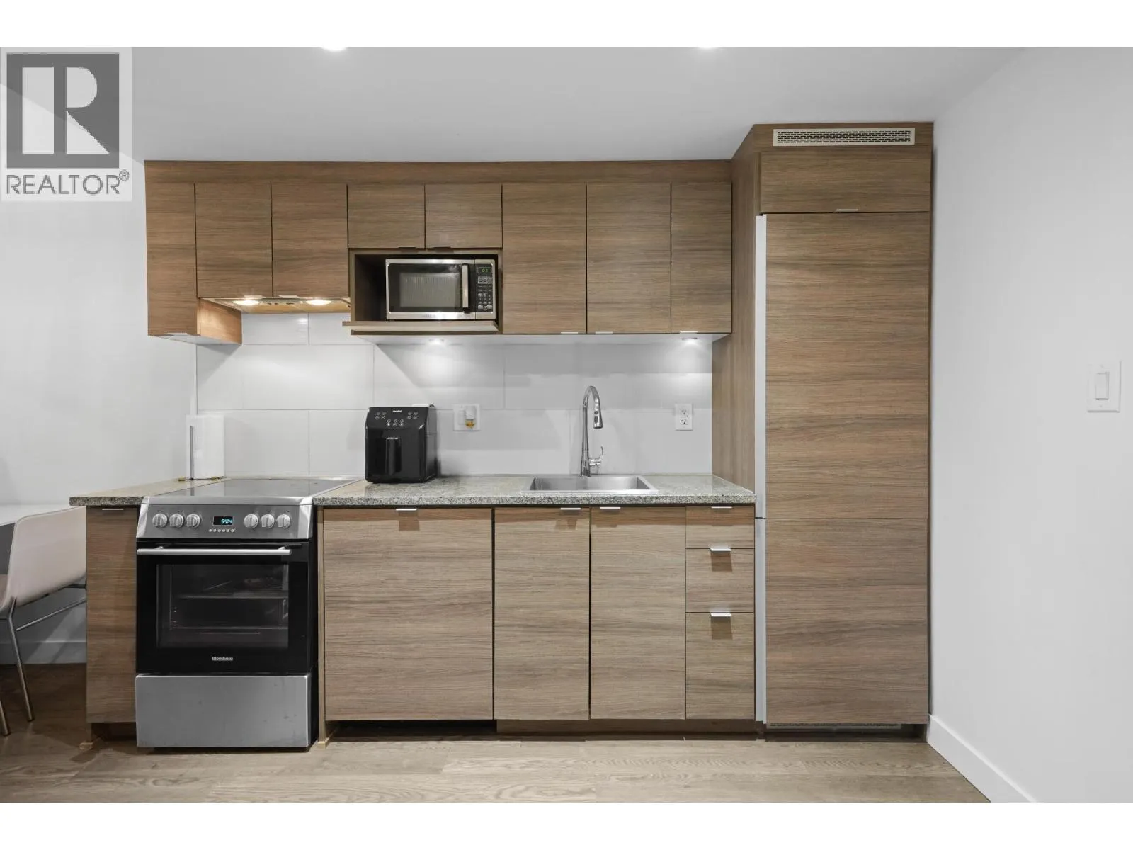 811 489 INTERURBAN WAY