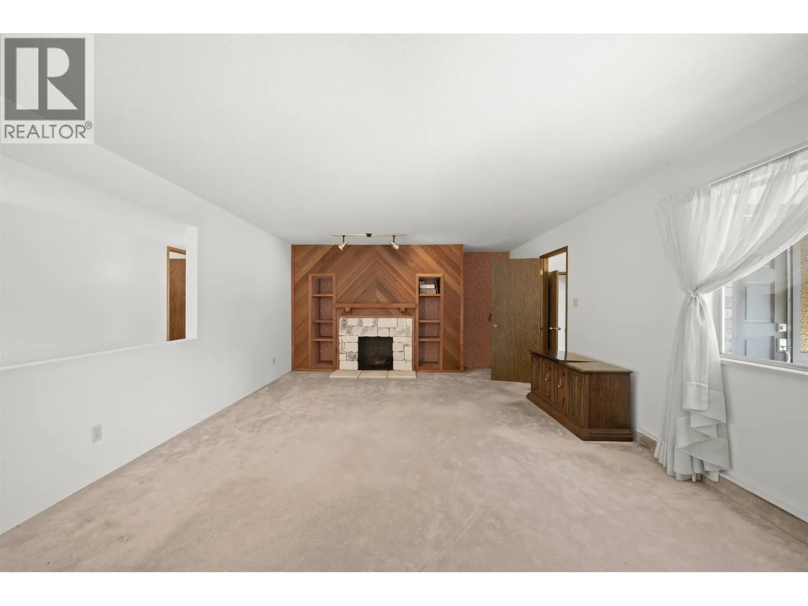 8431 ROSEBANK CRESCENT