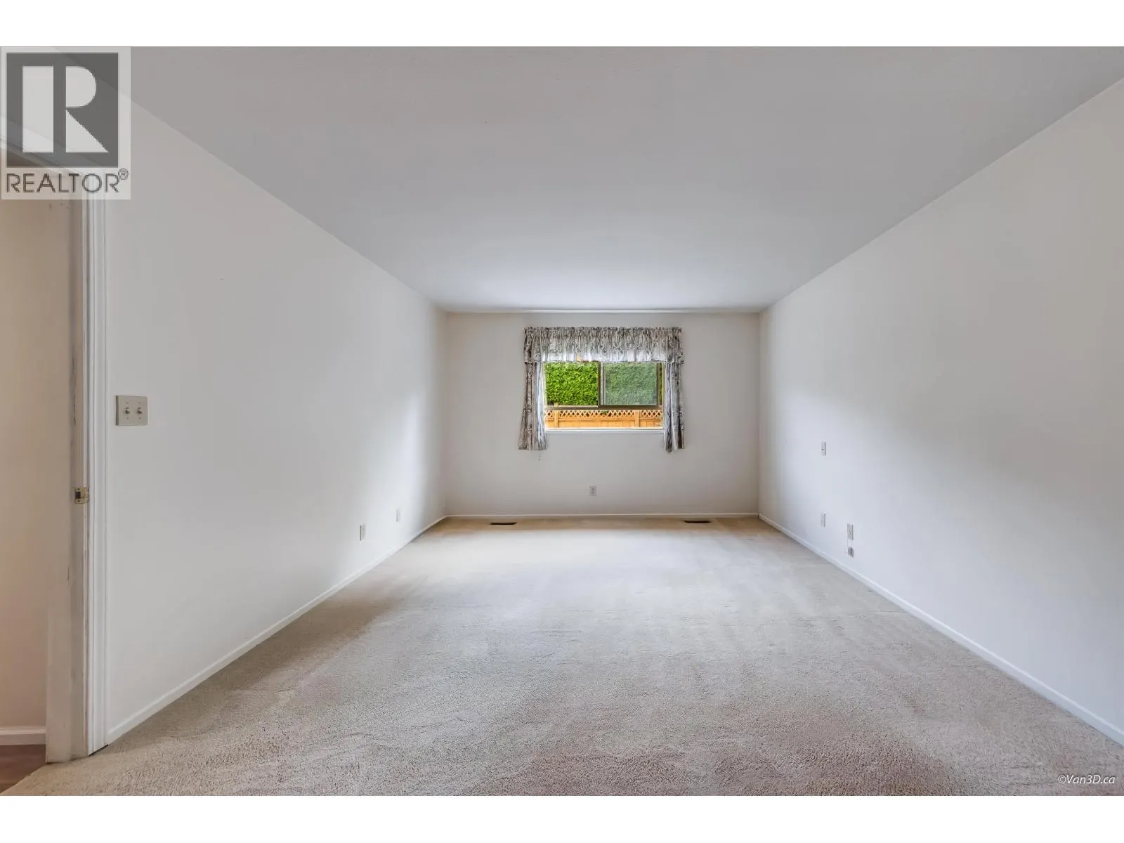 5019 LINDEN DRIVE