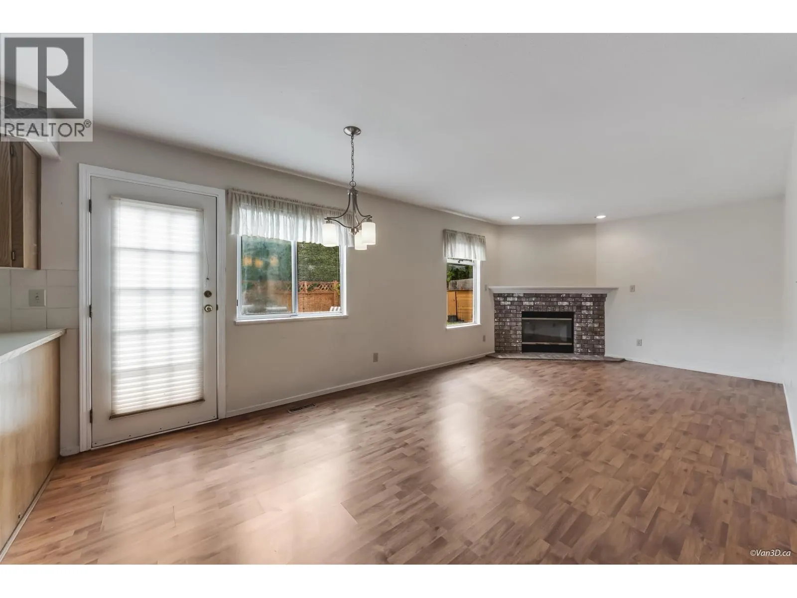 5019 LINDEN DRIVE