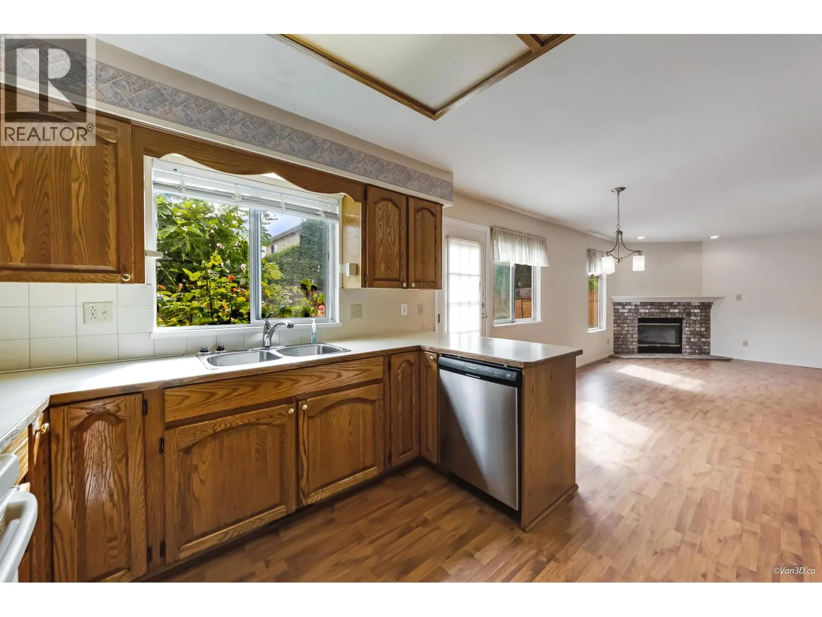 5019 LINDEN DRIVE