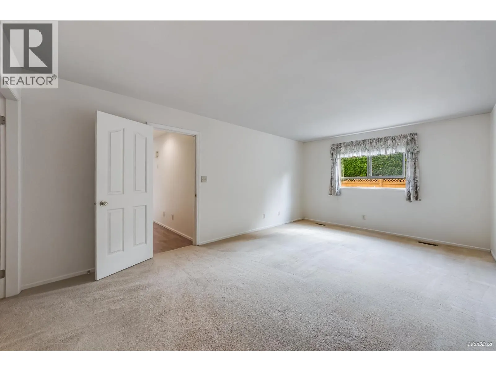5019 LINDEN DRIVE
