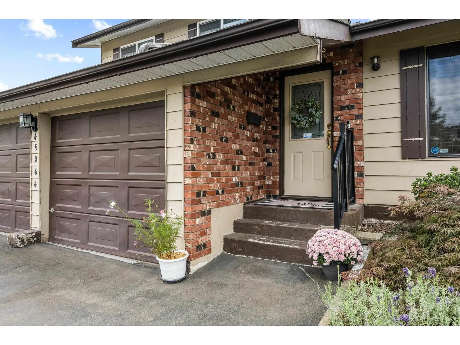 45264 LENORA CRESCENT|Chilliwack Proper West