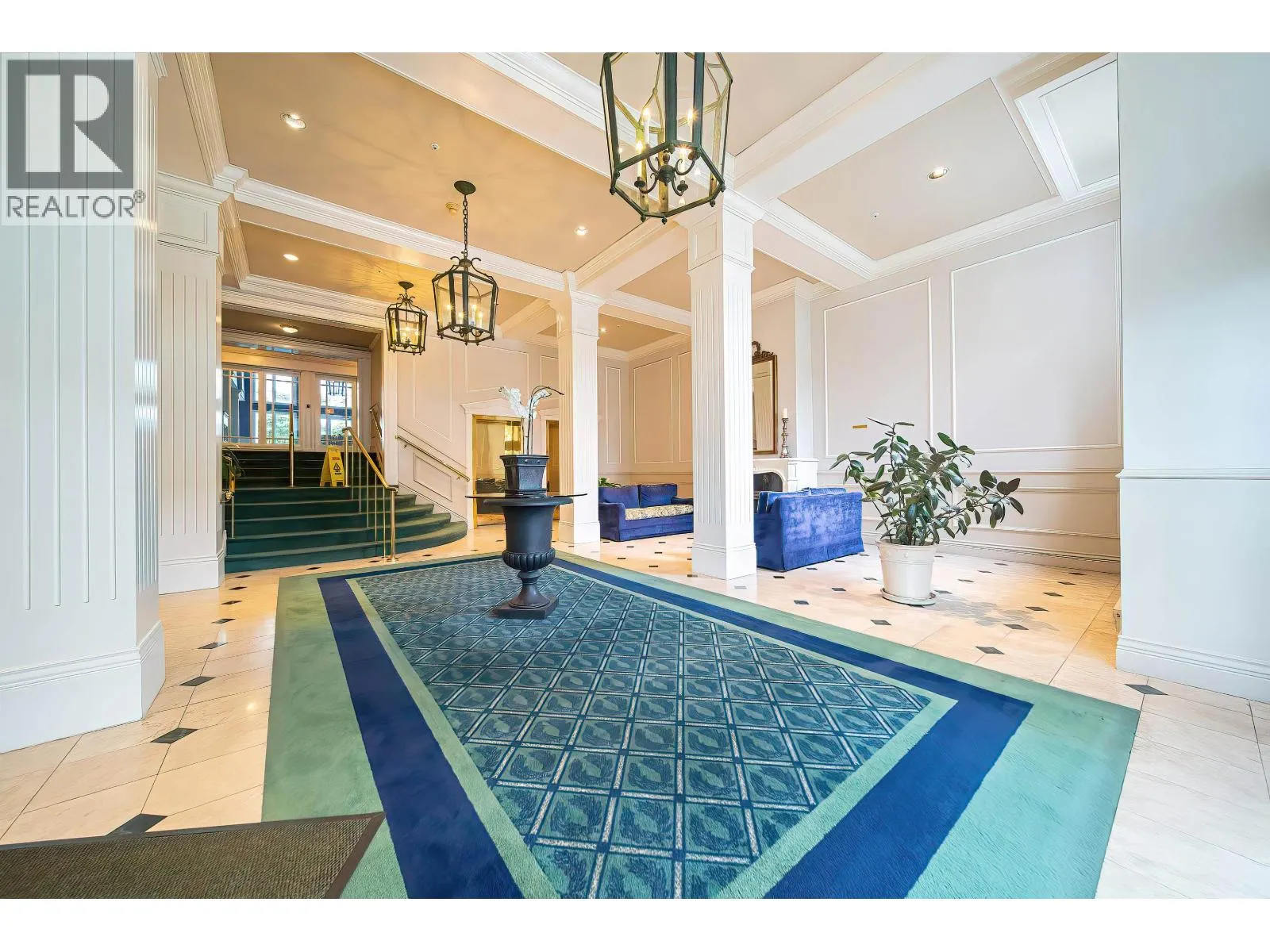 234 5735 HAMPTON PLACE