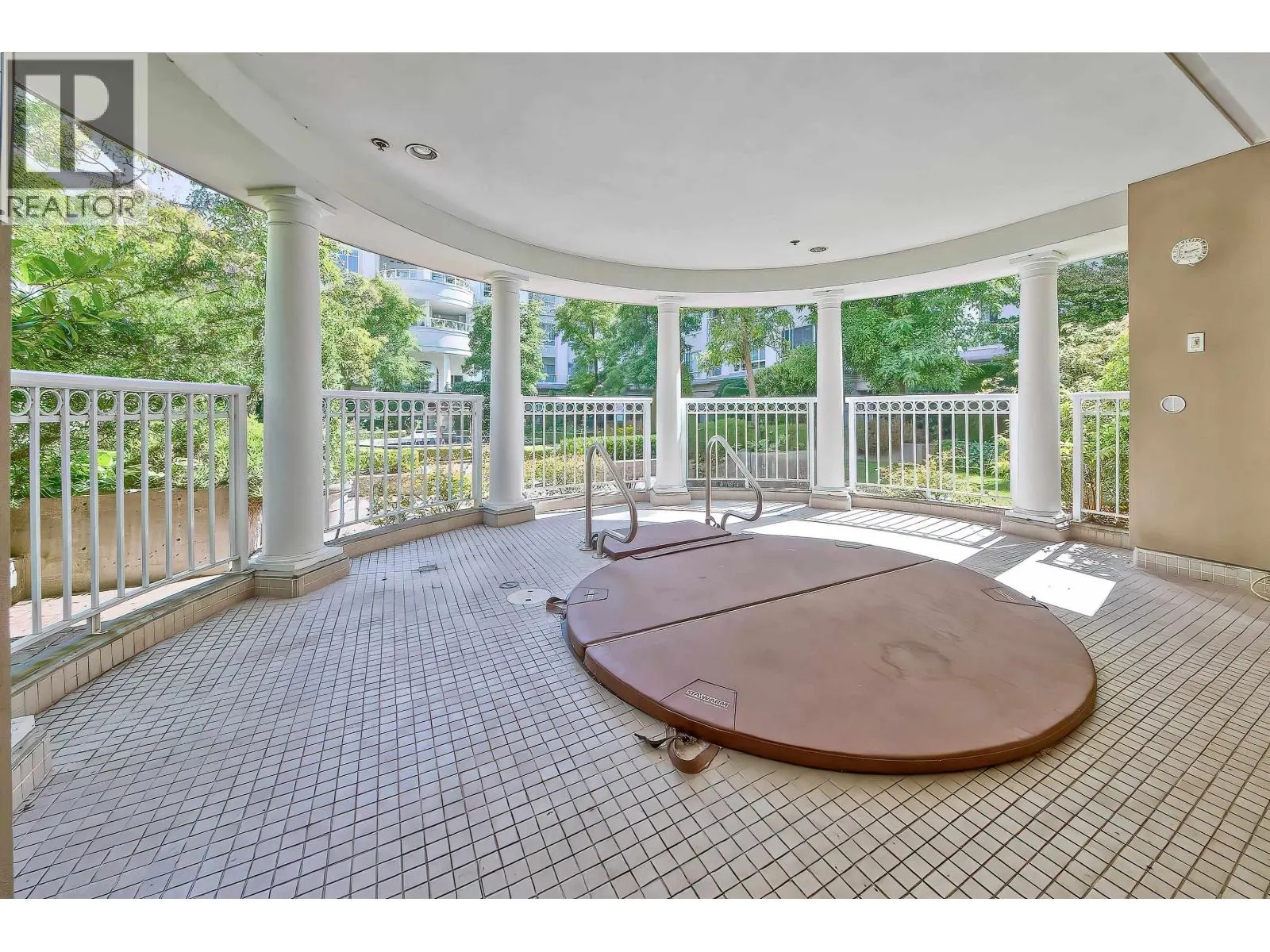 234 5735 HAMPTON PLACE