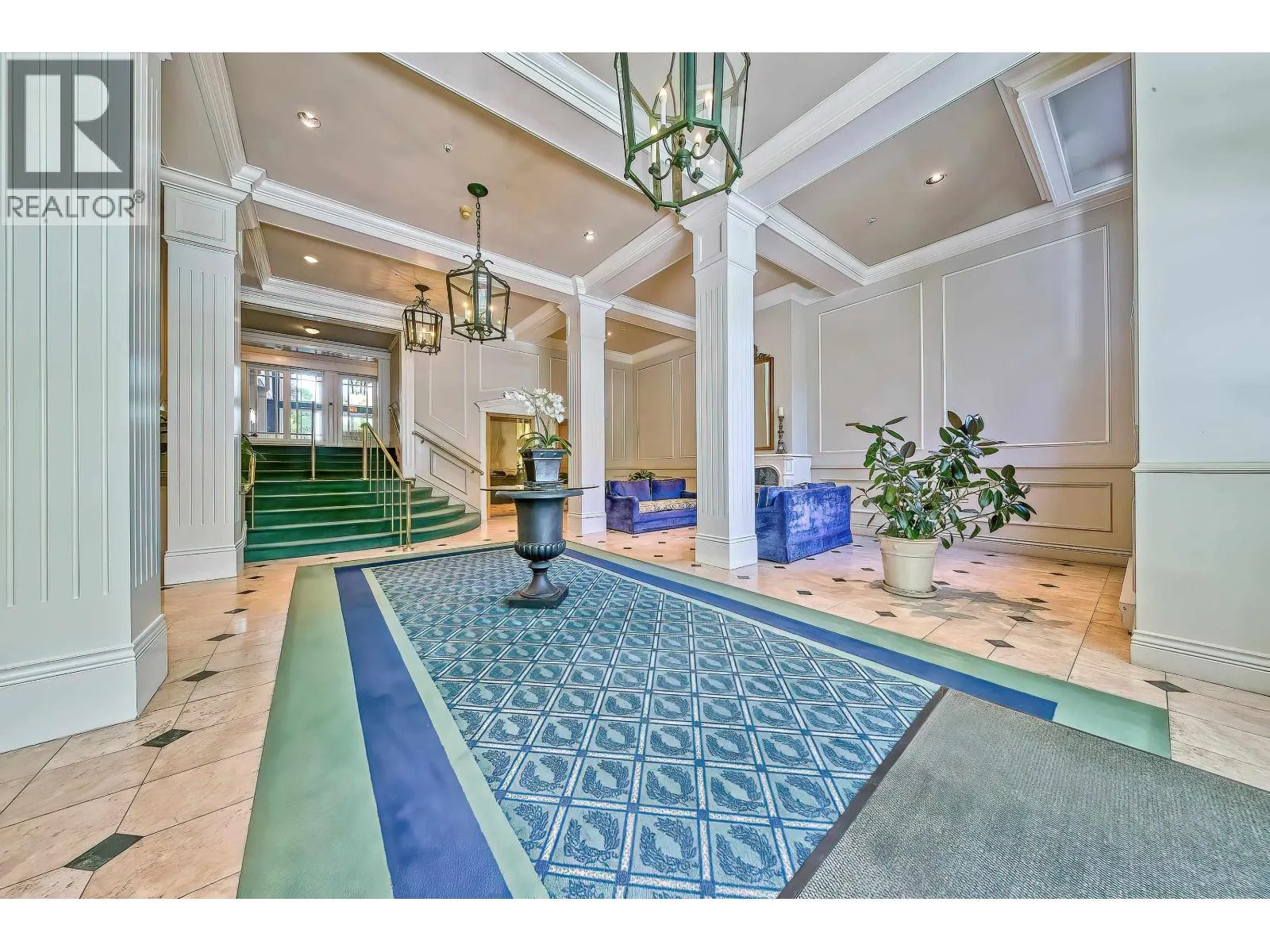 234 5735 HAMPTON PLACE