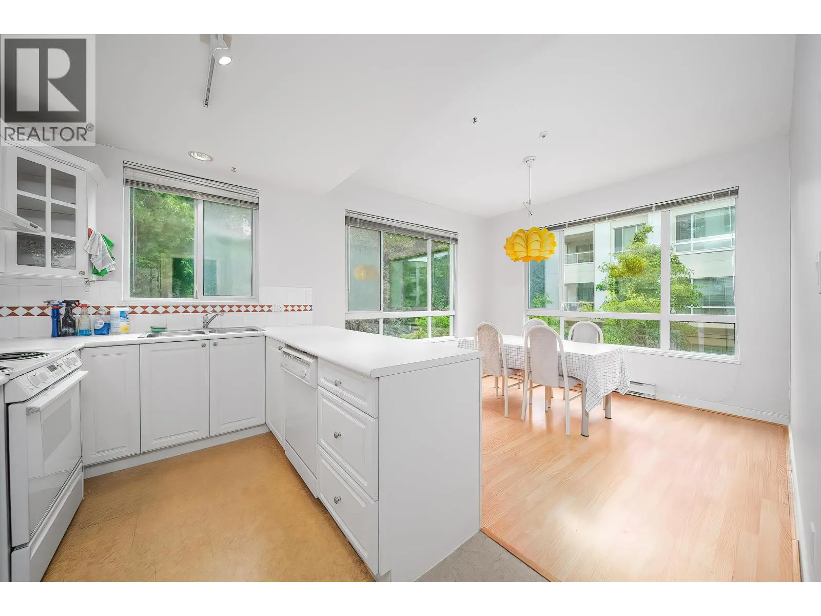 234 5735 HAMPTON PLACE