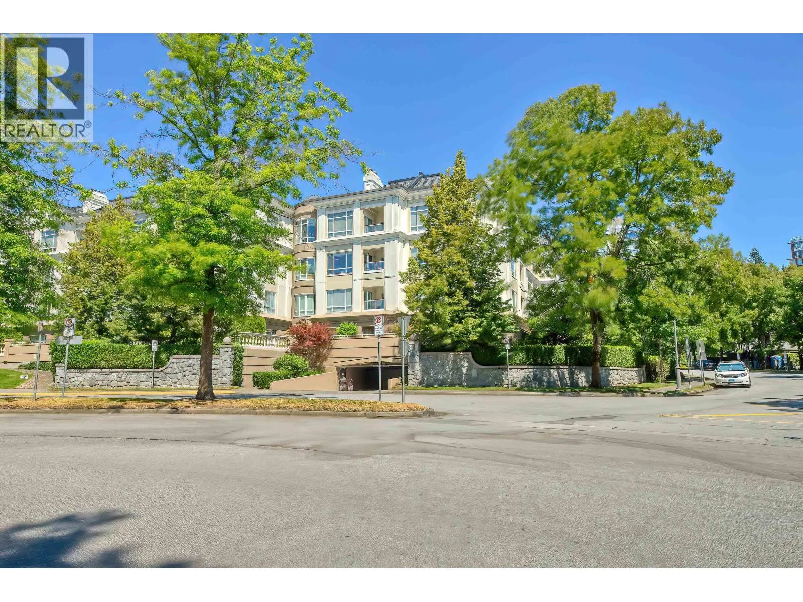 234 5735 HAMPTON PLACE