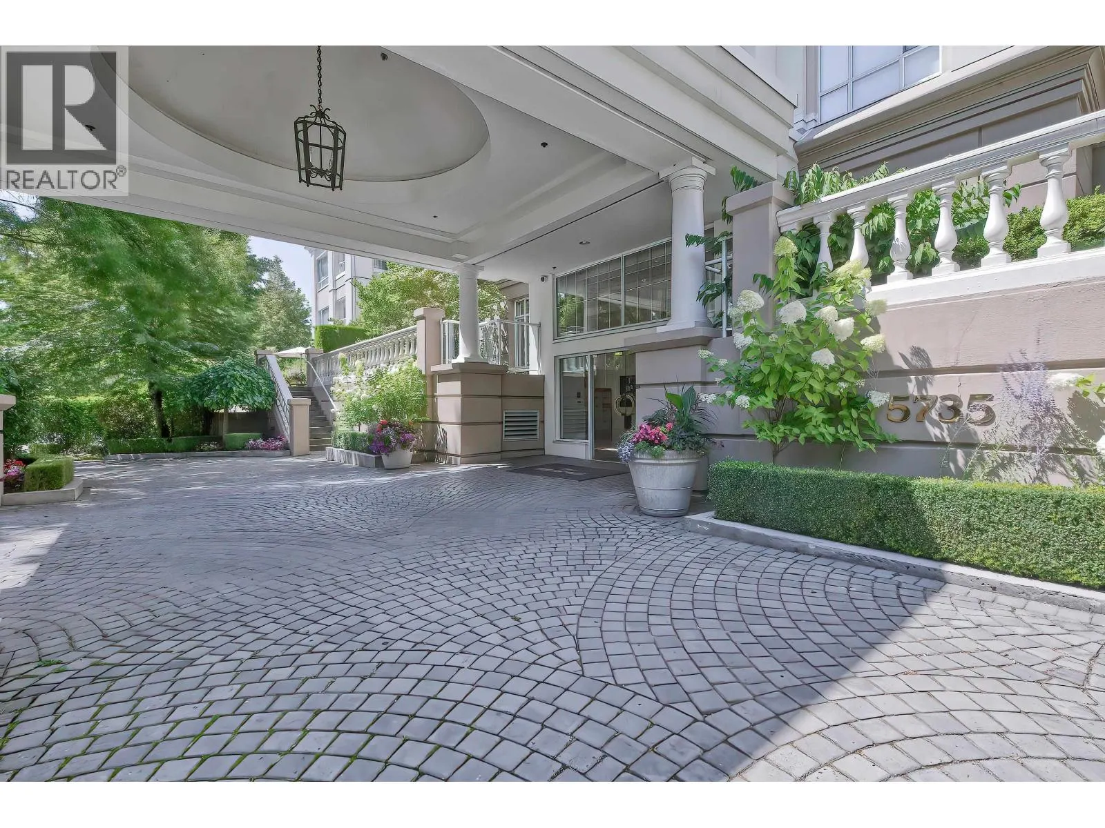 234 5735 HAMPTON PLACE