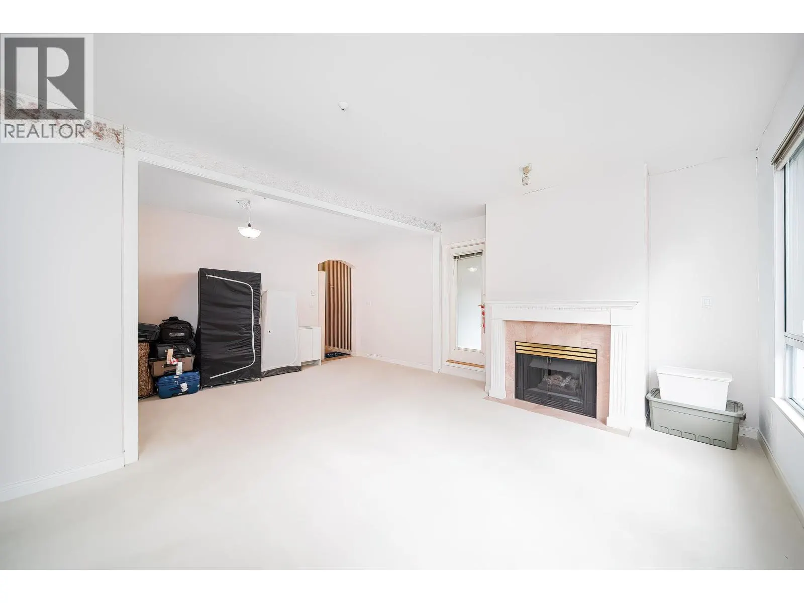234 5735 HAMPTON PLACE