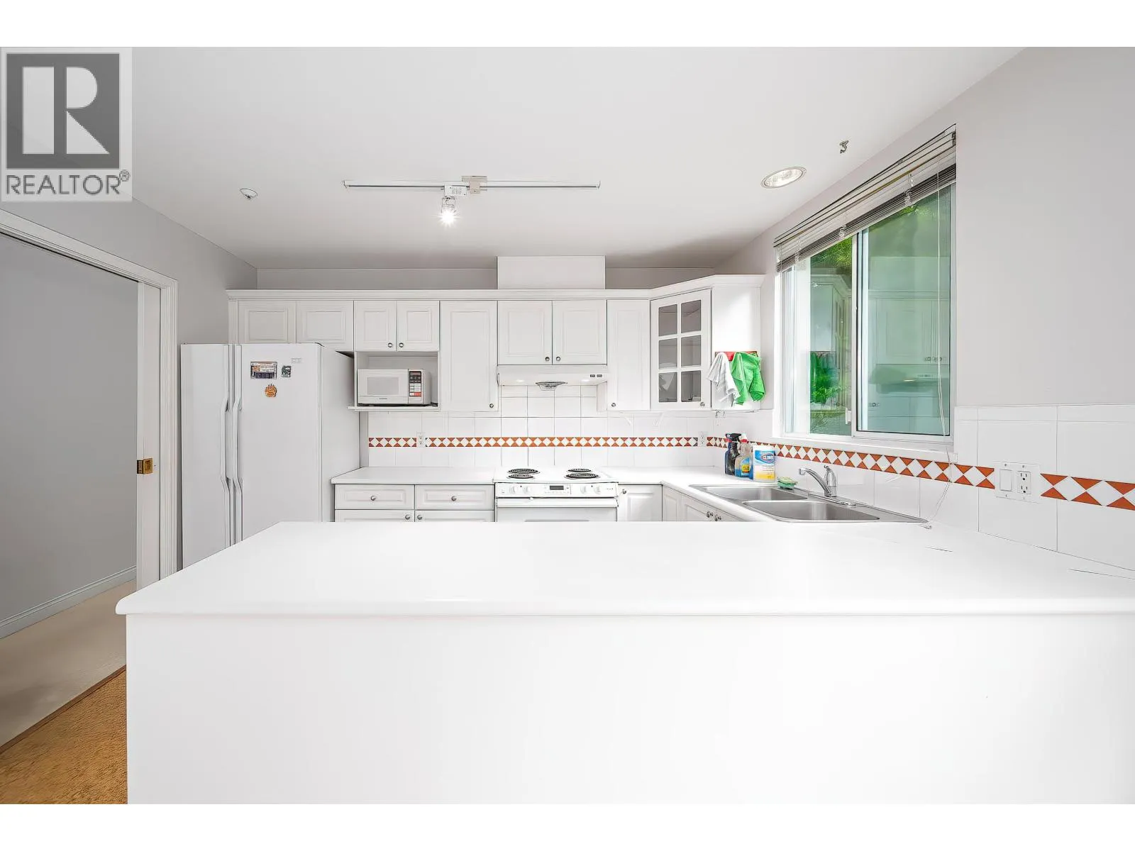 234 5735 HAMPTON PLACE